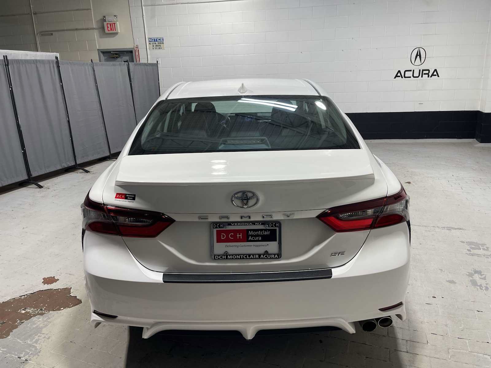 Used 2024 Toyota Camry SE w/ Cold Weather Package FWD image 5