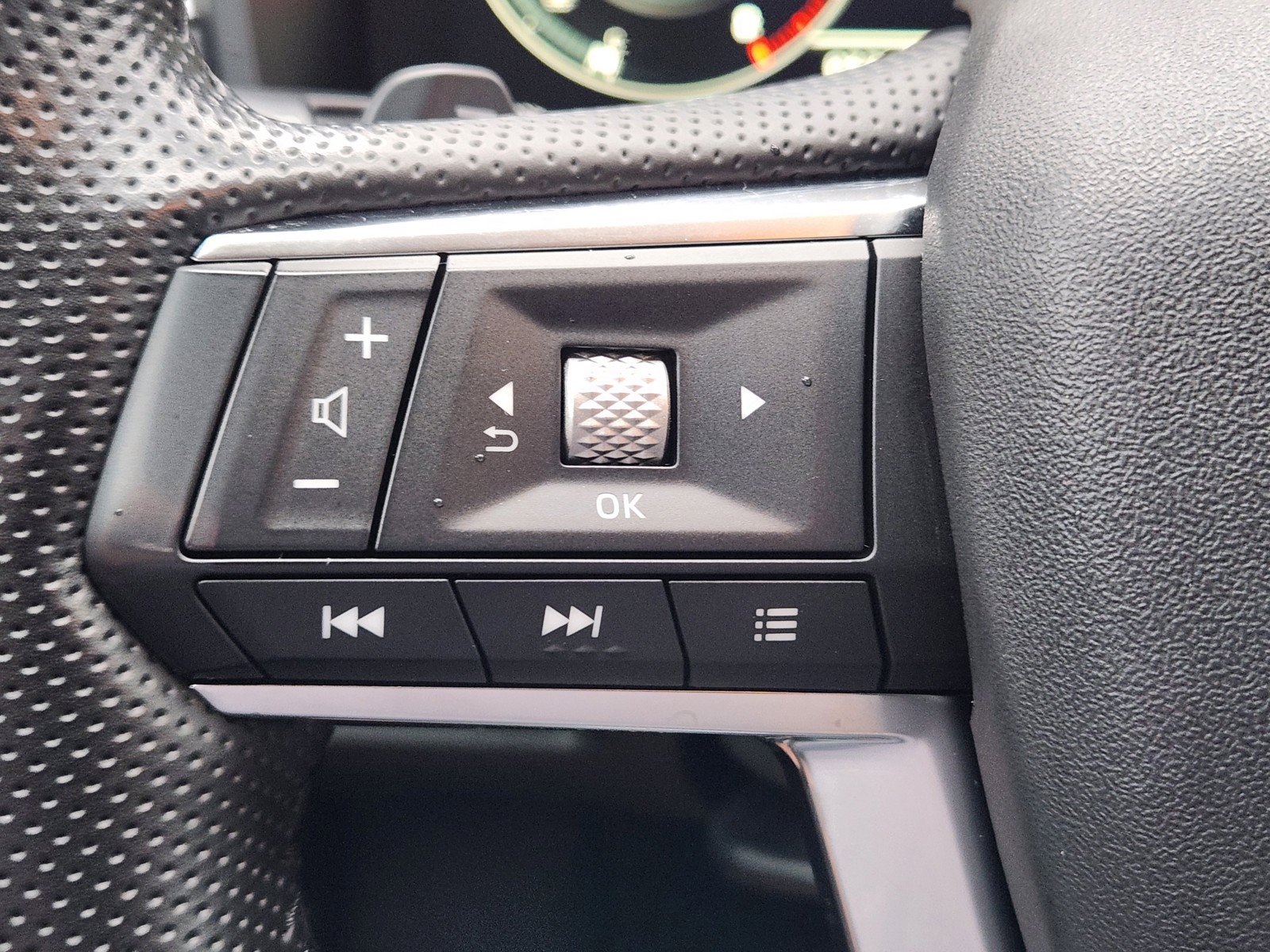 Used 2024 Mitsubishi Outlander SEL Black Edition FWD image 21