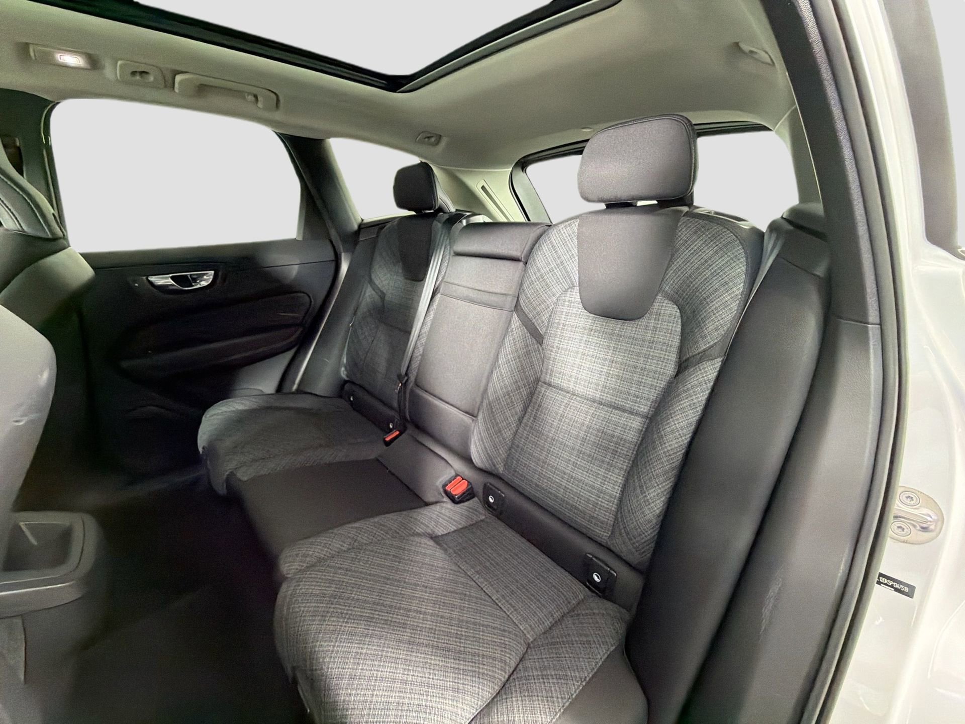 Certified 2023 Volvo XC60 B5 Core w/ Protection Package Premier image 25