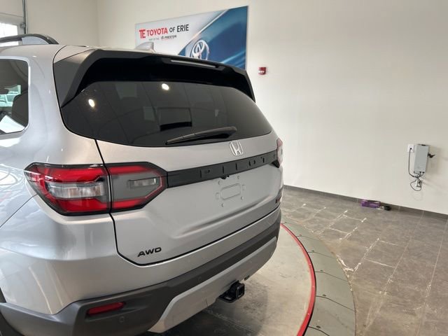 Used 2025 Honda Pilot TrailSport image 6