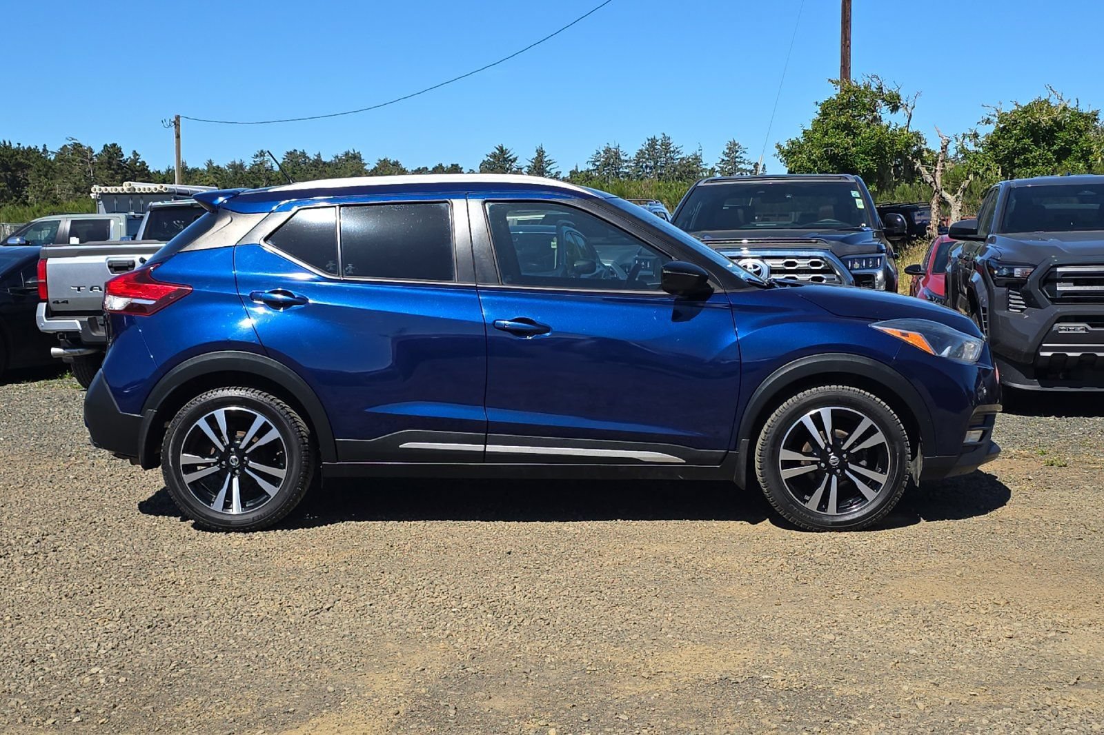 Used 2018 Nissan Kicks SR FWD image 3