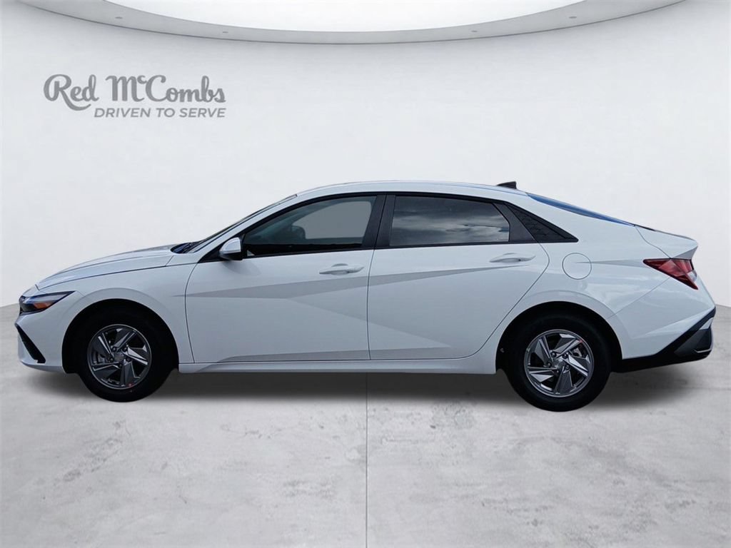 New 2026 Hyundai Elantra SE FWD image 2