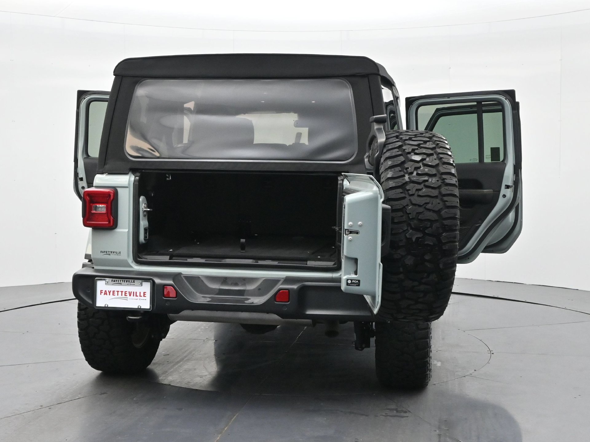 Used 2024 Jeep Wrangler Unlimited Sahara w/ Safety Group AWD/4WD image 40
