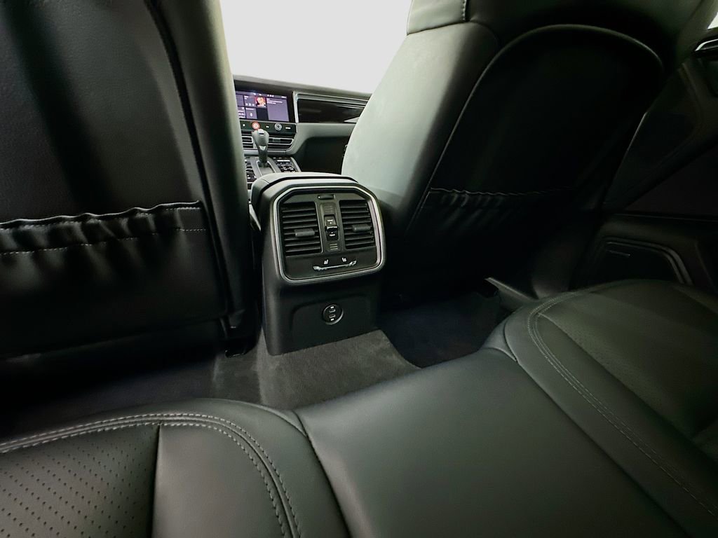 Certified 2025 Porsche Macan image 27