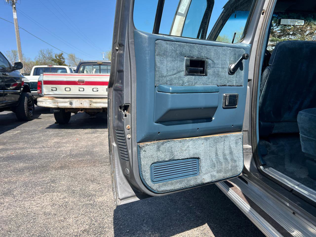 Used 1989 GMC Suburban 2500 AWD/4WD image 16