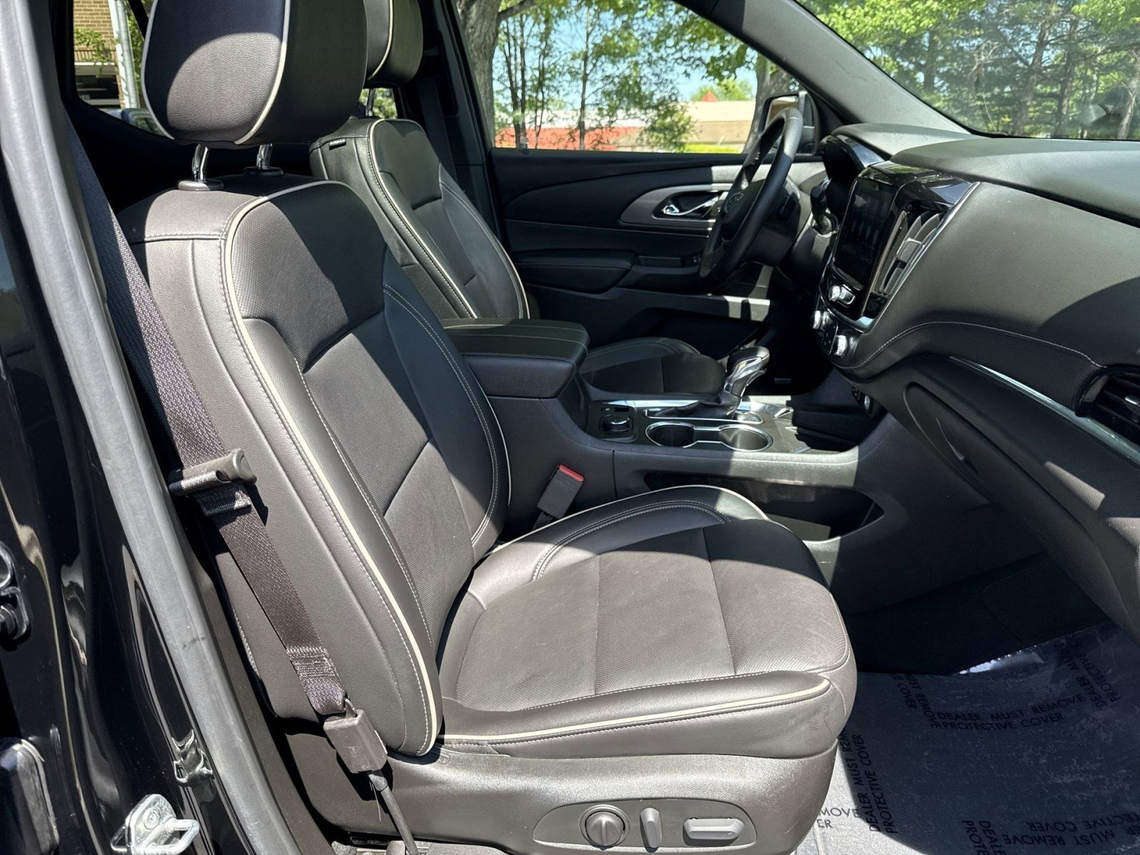 Used 2022 Chevrolet Traverse Premier w/ Redline Edition AWD/4WD image 25
