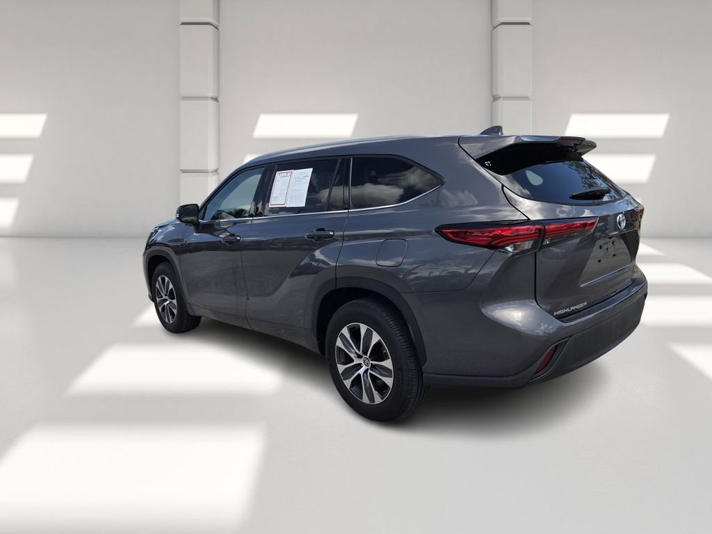 Used 2022 Toyota Highlander XLE image 8