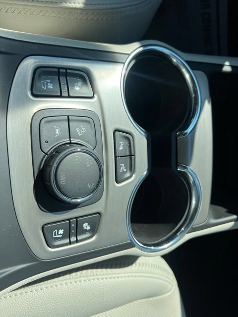 Used 2024 GMC Terrain Denali w/ Denali Premium Package AWD/4WD image 34