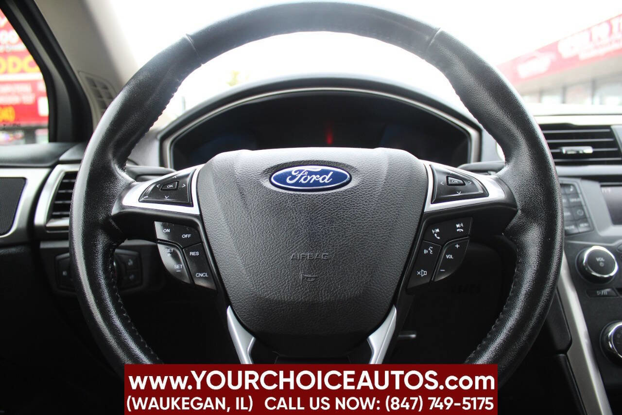 Used 2017 Ford Fusion SE image 25