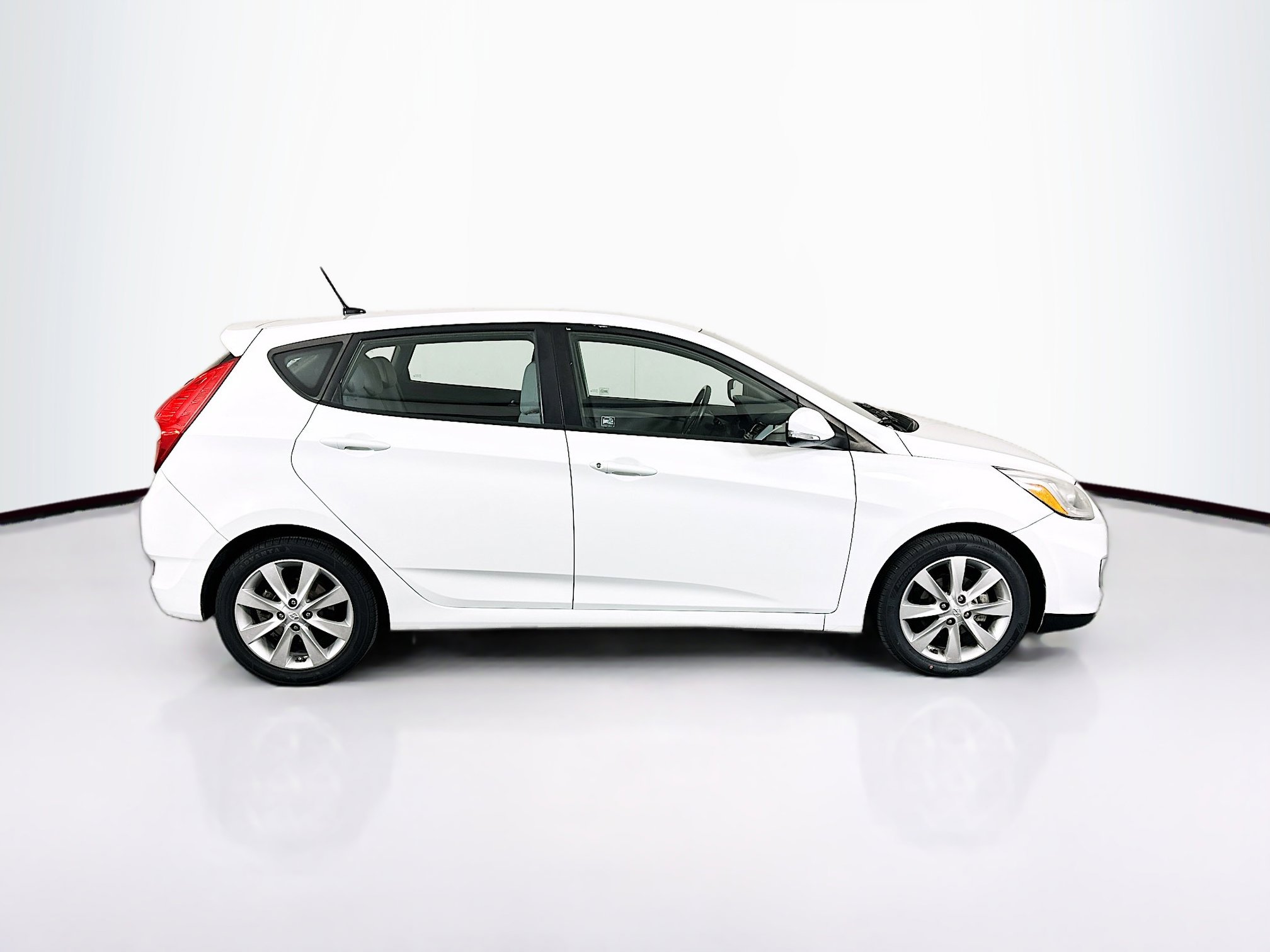 Used 2014 Hyundai Accent SE image 10