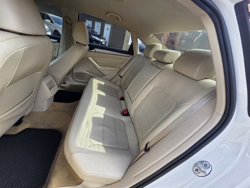 Used 2015 Volkswagen Passat 1.8T Limited Edition FWD image 17