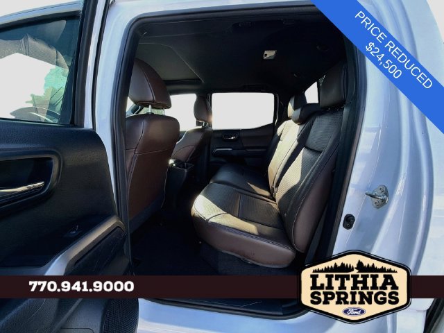 Used 2016 Toyota Tacoma Limited w/ Towing Package RWD image 19