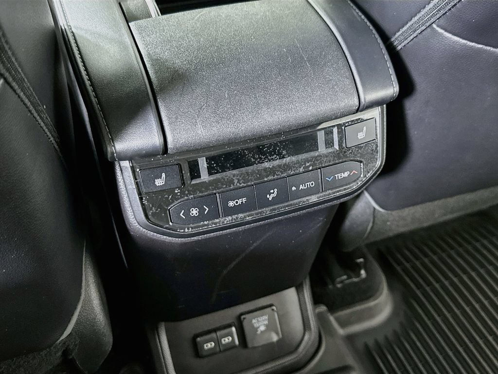 Used 2022 Toyota Highlander Platinum FWD image 35