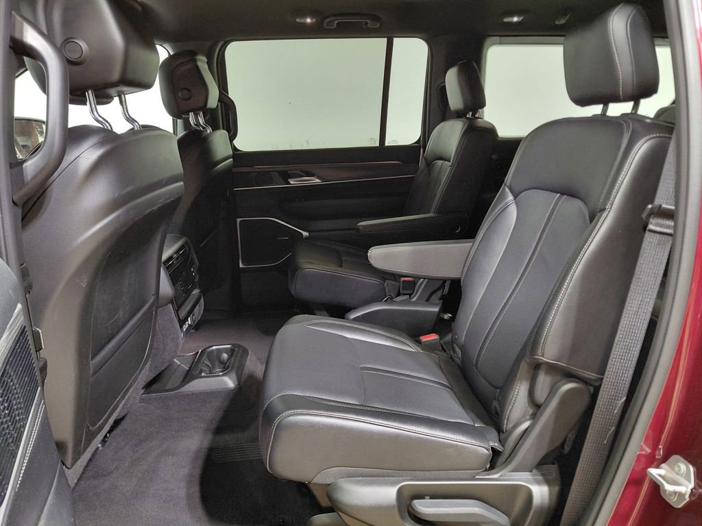 Certified 2024 Jeep Wagoneer Series III AWD/4WD image 46