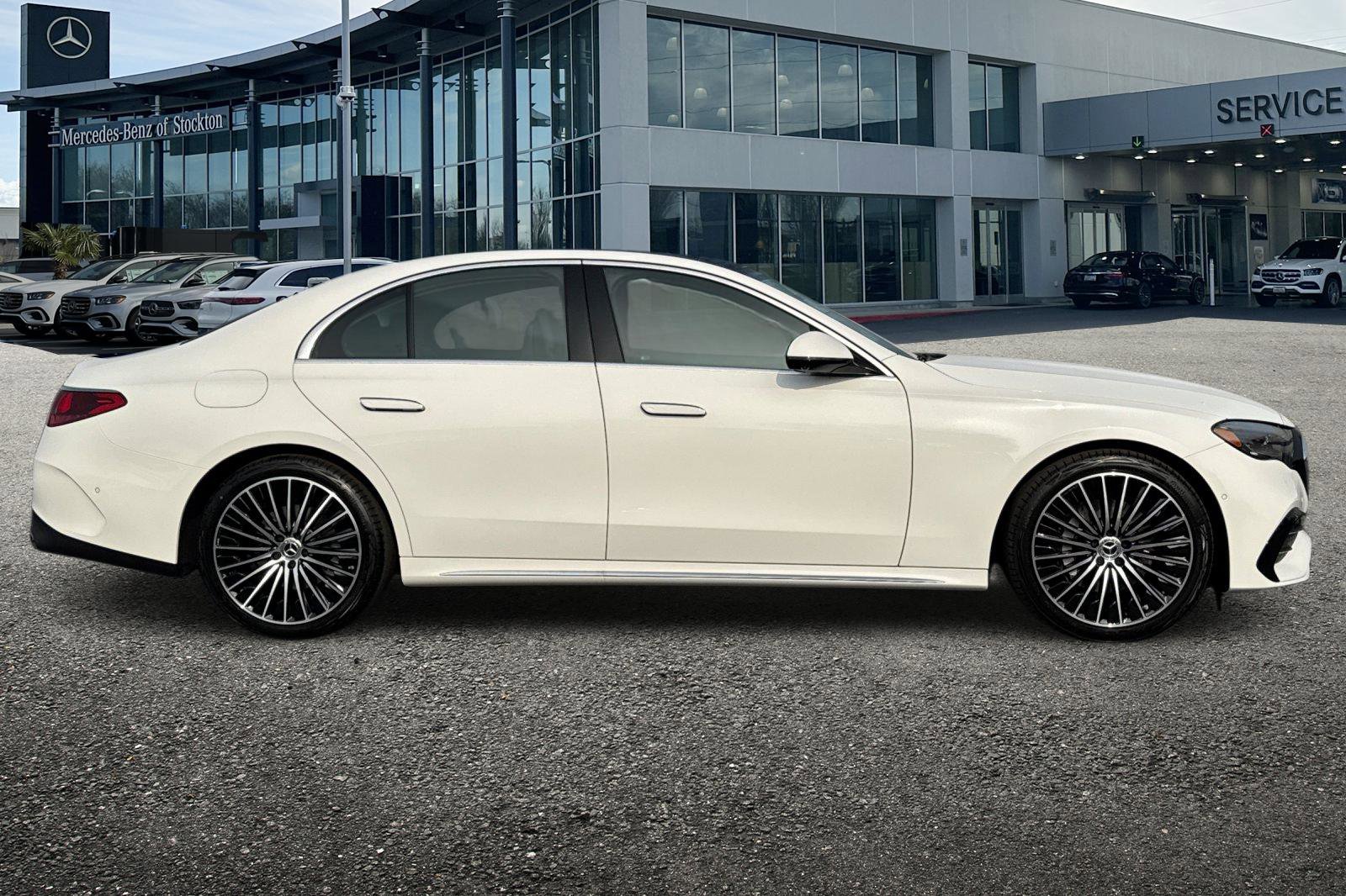 New 2026 Mercedes-Benz E 350 4MATIC Sedan image 3