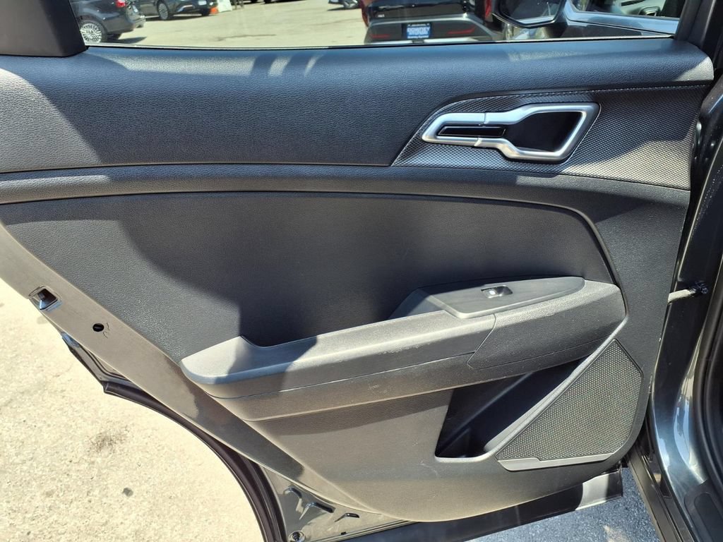Used 2025 Kia Sportage LX FWD image 9