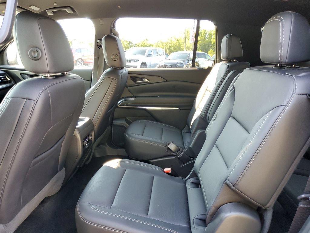 Used 2025 Chevrolet Traverse LT FWD image 25