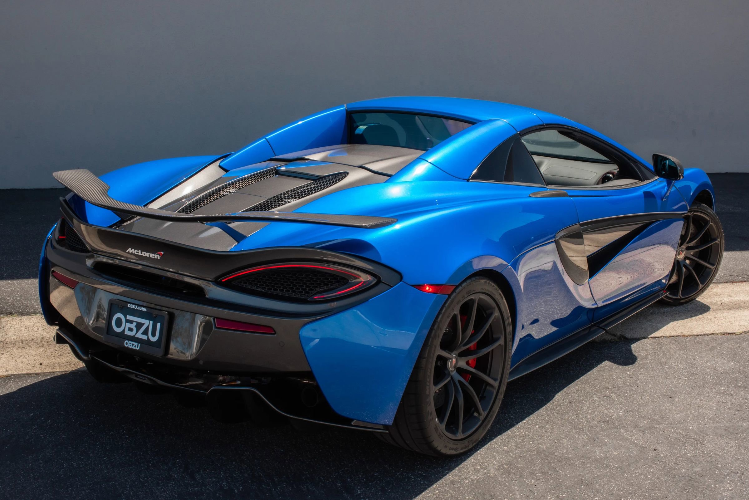 Used 2018 McLaren 570S Spider RWD image 23