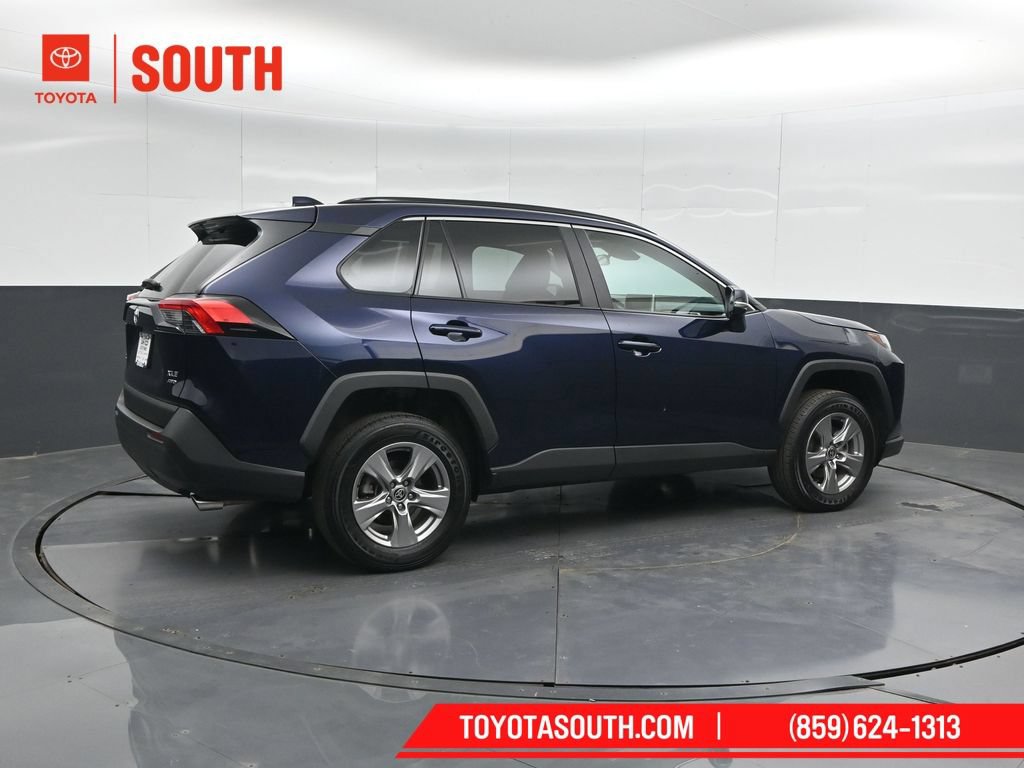 Used 2025 Toyota RAV4 XLE AWD/4WD image 2