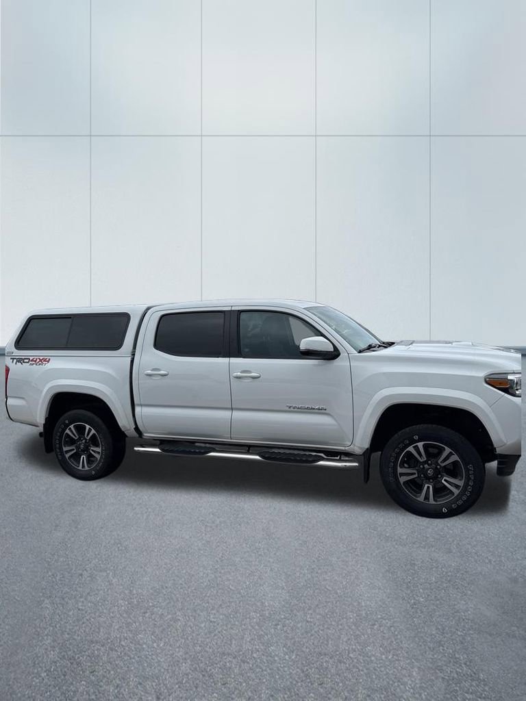 Used 2016 Toyota Tacoma TRD Sport w/ Towing Package image 12