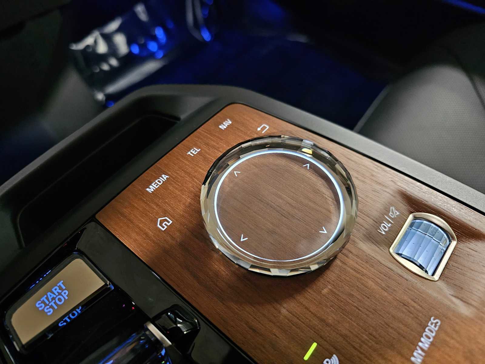 Used 2023 BMW iX xDrive50 w/ Premium Package image 25