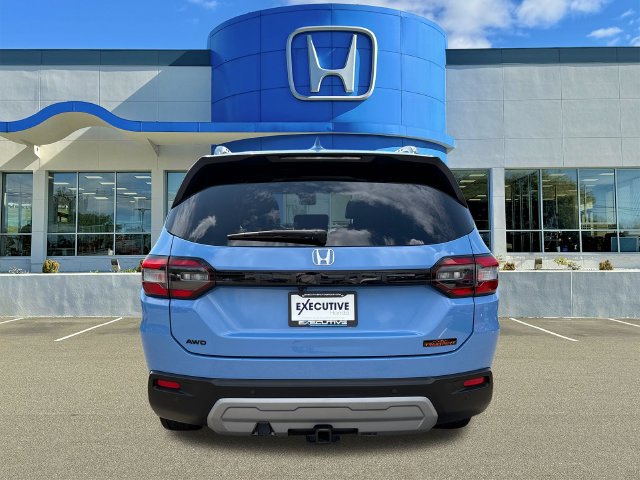 Used 2023 Honda Pilot TrailSport image 3