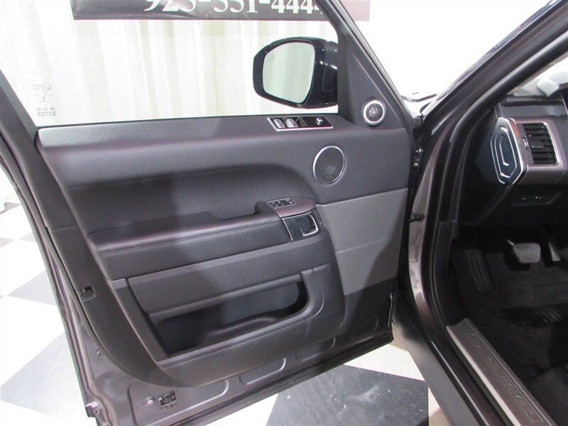 Used 2019 Land Rover Range Rover Sport HSE image 13