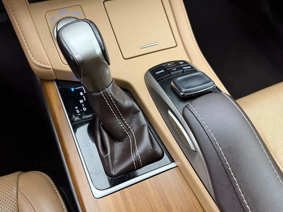 Used 2018 Lexus ES 300h w/ Luxury Package FWD image 25