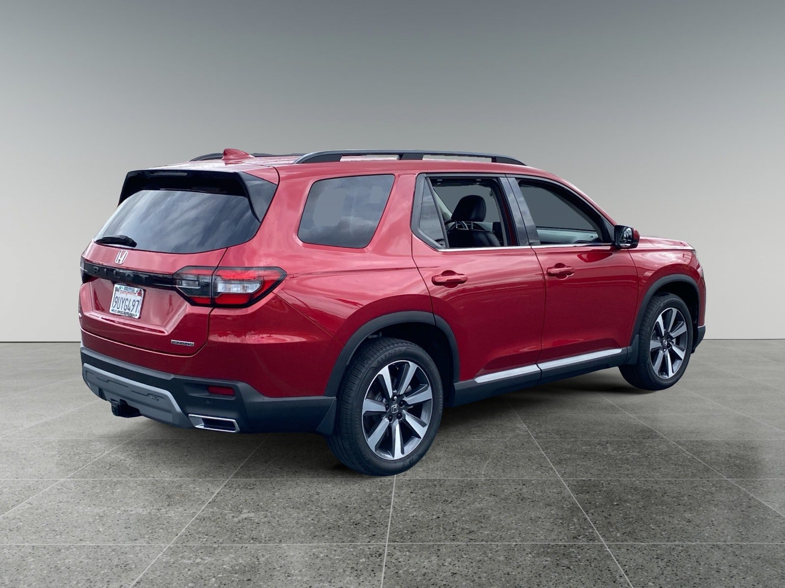 Used 2025 Honda Pilot Touring image 5