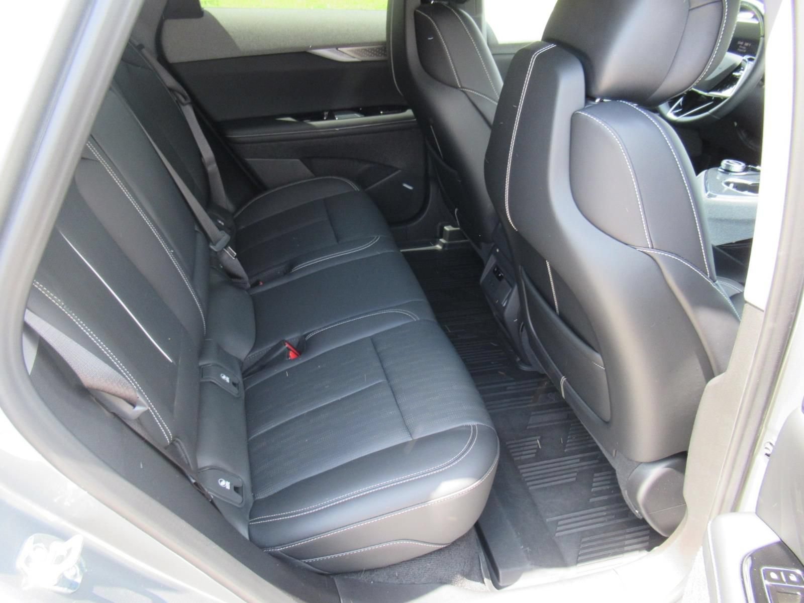 Certified 2025 Cadillac Optiq Sport 2 w/ LPO, Floor Liner Package AWD/4WD image 34