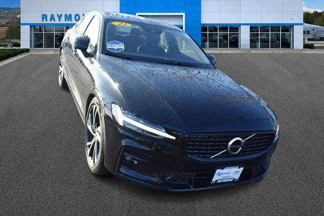 Used 2022 Volvo S60 B5 Momentum w/ Premium Package image 9