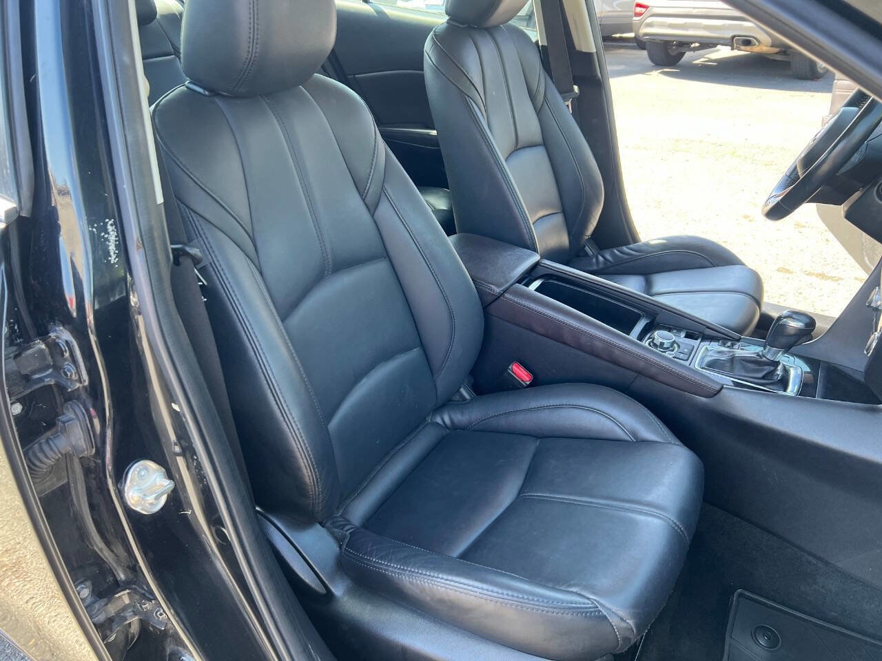 Used 2018 MAZDA MAZDA3 Touring FWD image 9