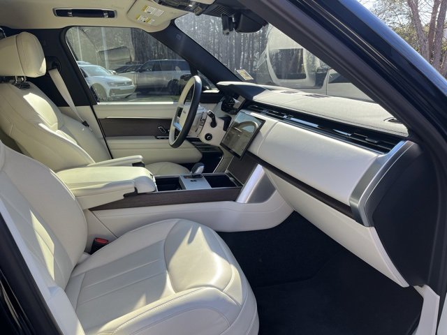 Used 2025 Land Rover Range Rover Long Wheelbase SE image 11