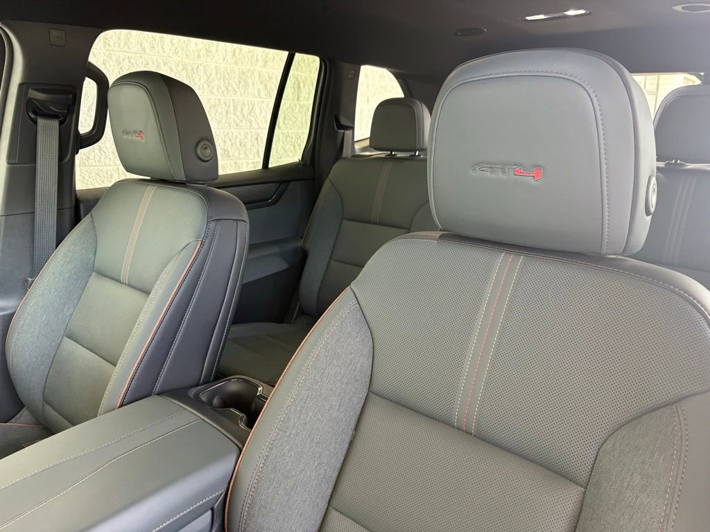 Used 2025 GMC Acadia AT4 AWD/4WD image 2