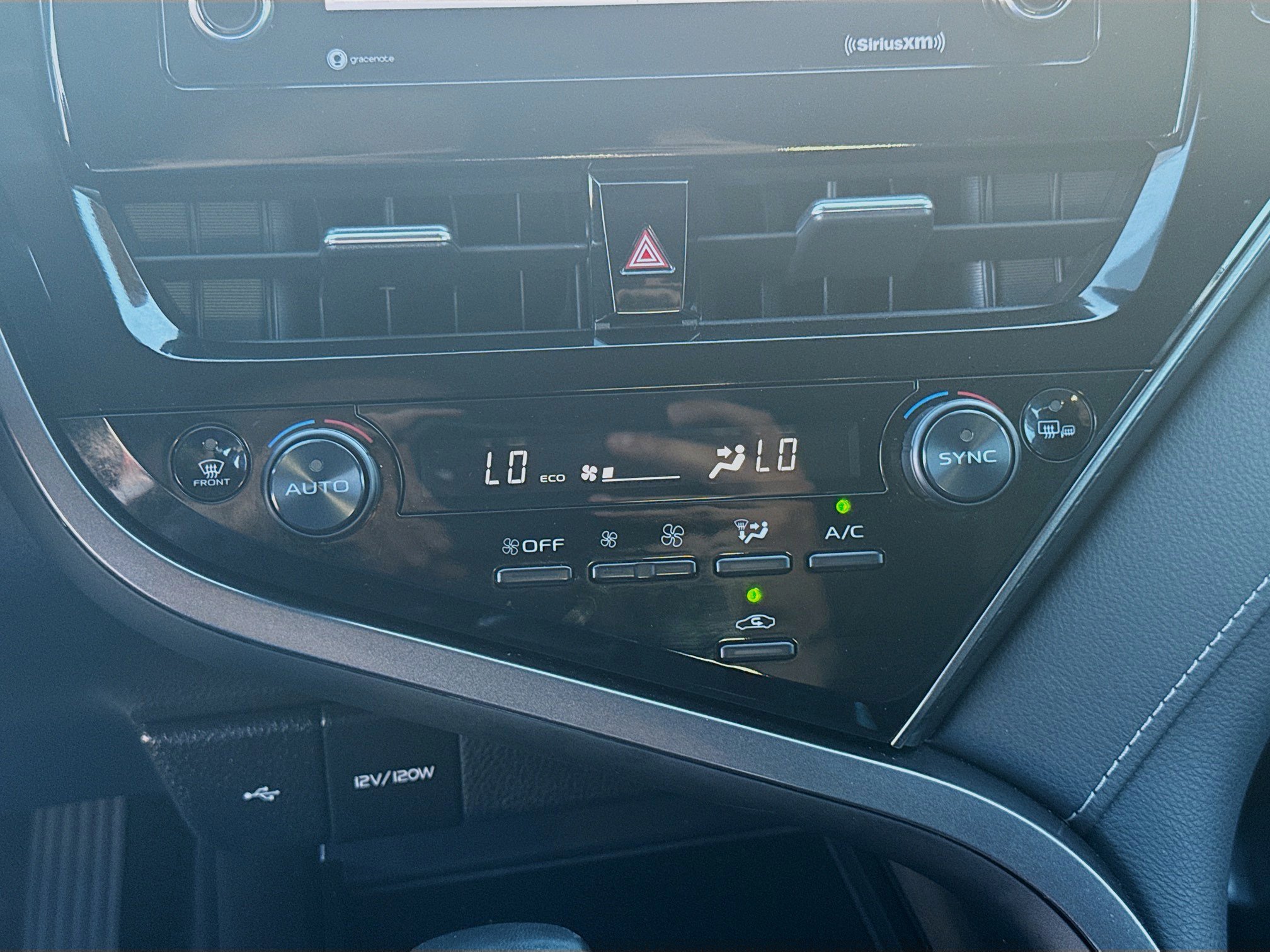 Used 2024 Toyota Camry SE w/ Convenience Package image 14