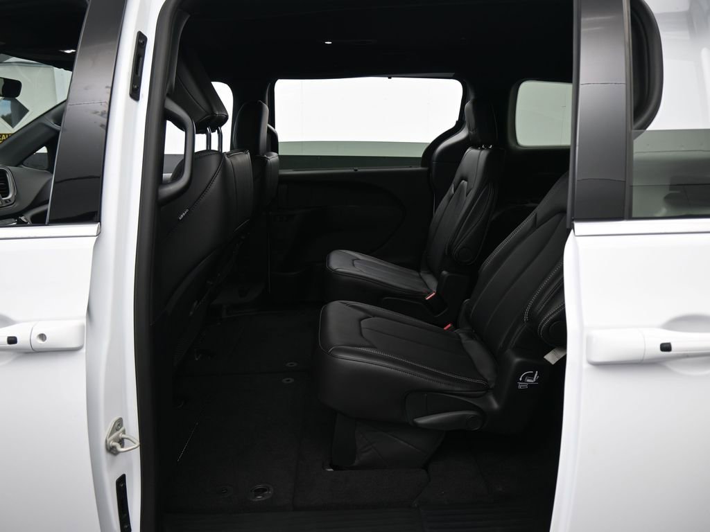 Used 2026 Chrysler Voyager LX image 27