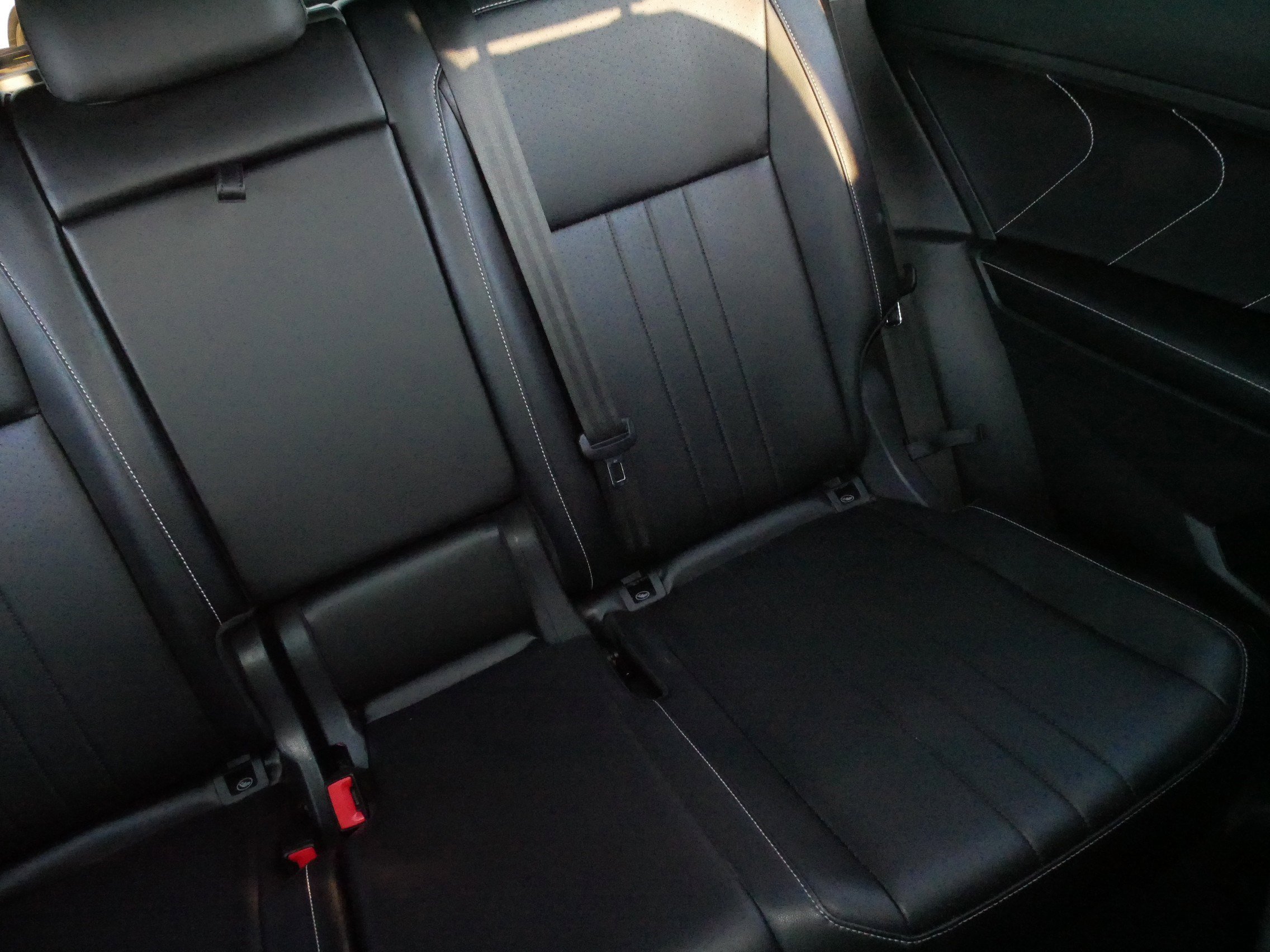 Certified 2022 Volkswagen Tiguan SE R-Line image 14