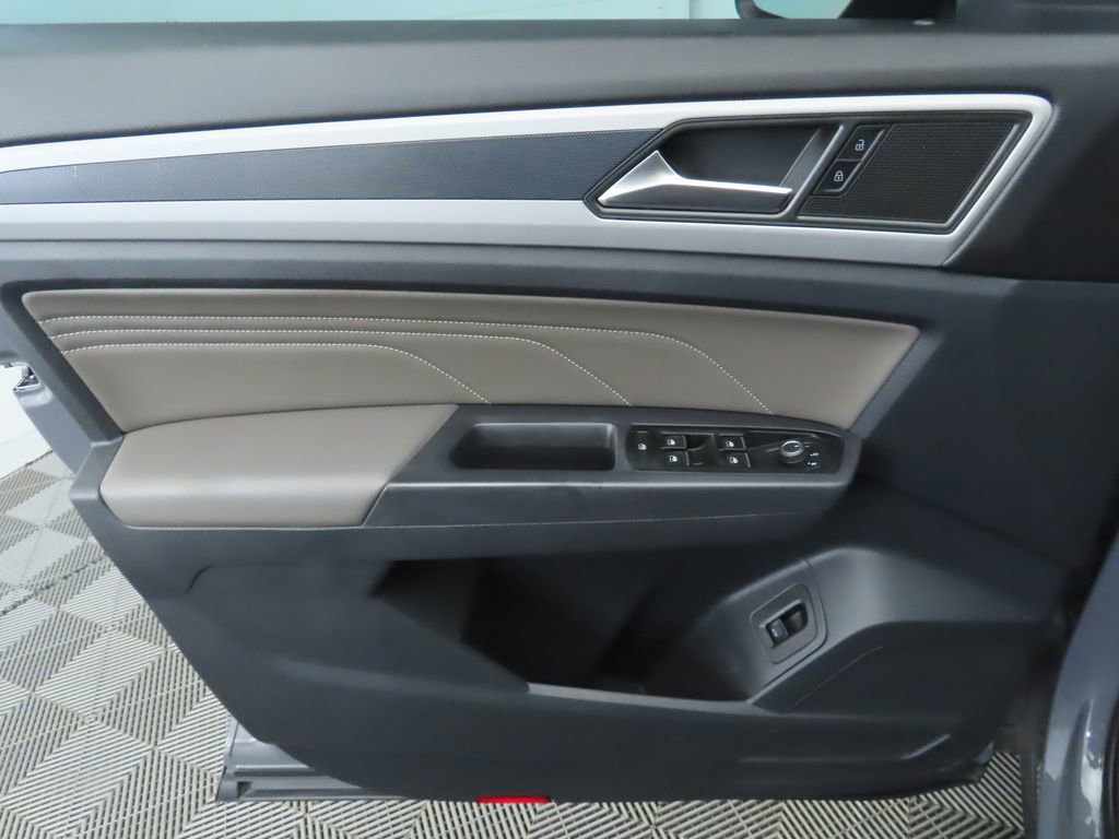 Used 2021 Volkswagen Atlas Cross Sport SE w/ Panoramic Sunroof Package image 24