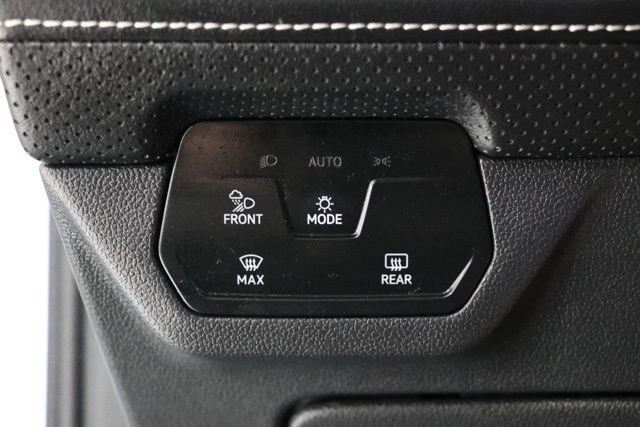 Used 2025 Volkswagen Atlas SE FWD image 19