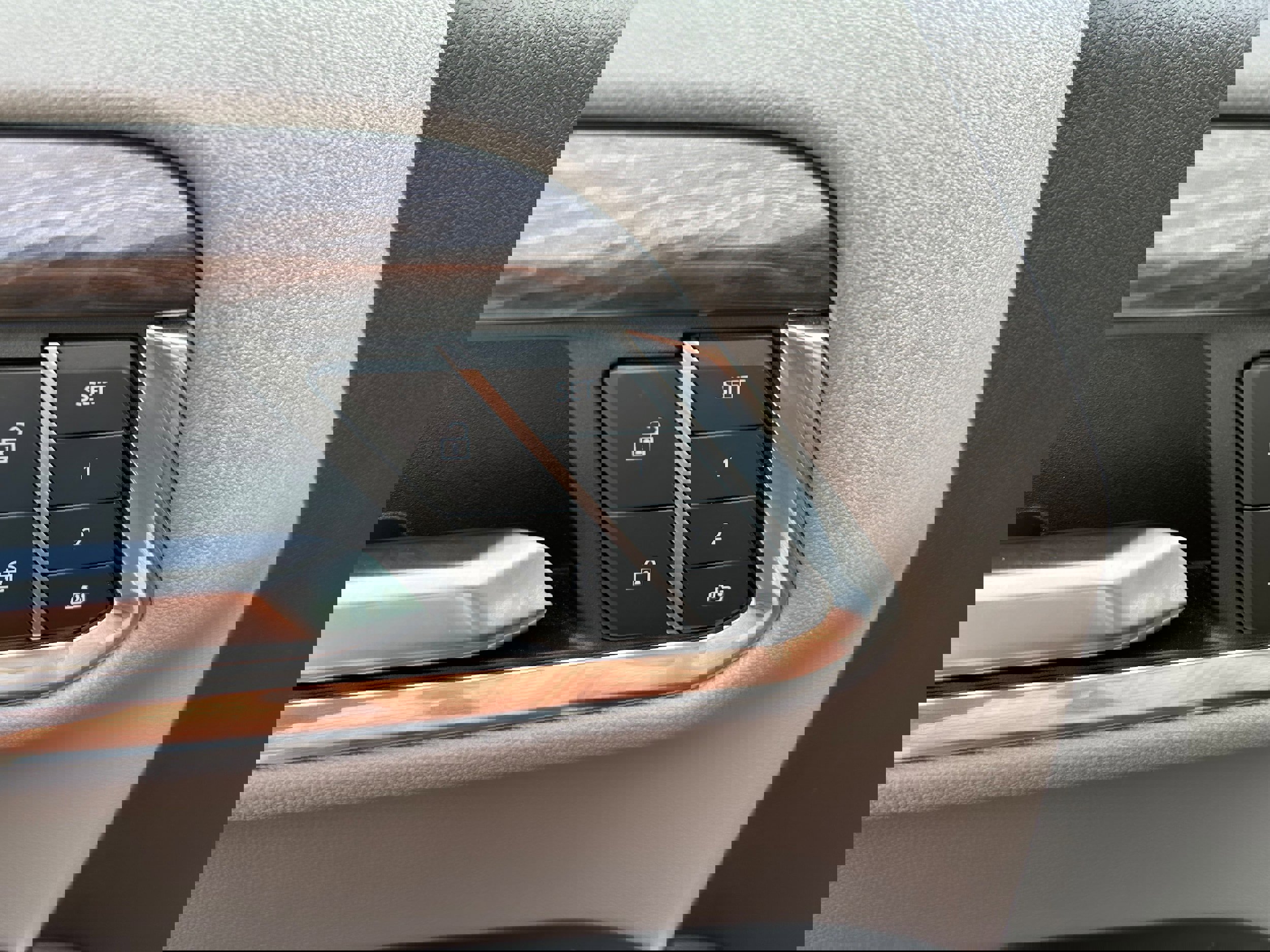 Used 2022 Chevrolet Silverado 1500 LTZ image 16