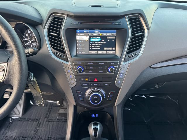 Used 2017 Hyundai Santa Fe SE AWD/4WD image 26
