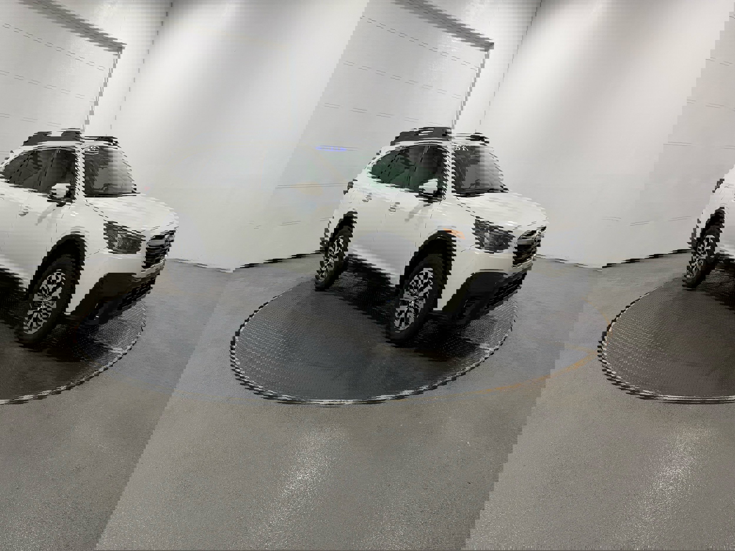 Used 2021 Subaru Outback Premium image 2