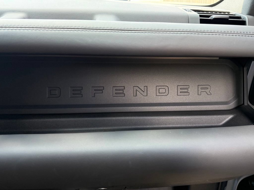 Used 2023 Land Rover Defender 90 V8 AWD/4WD image 24