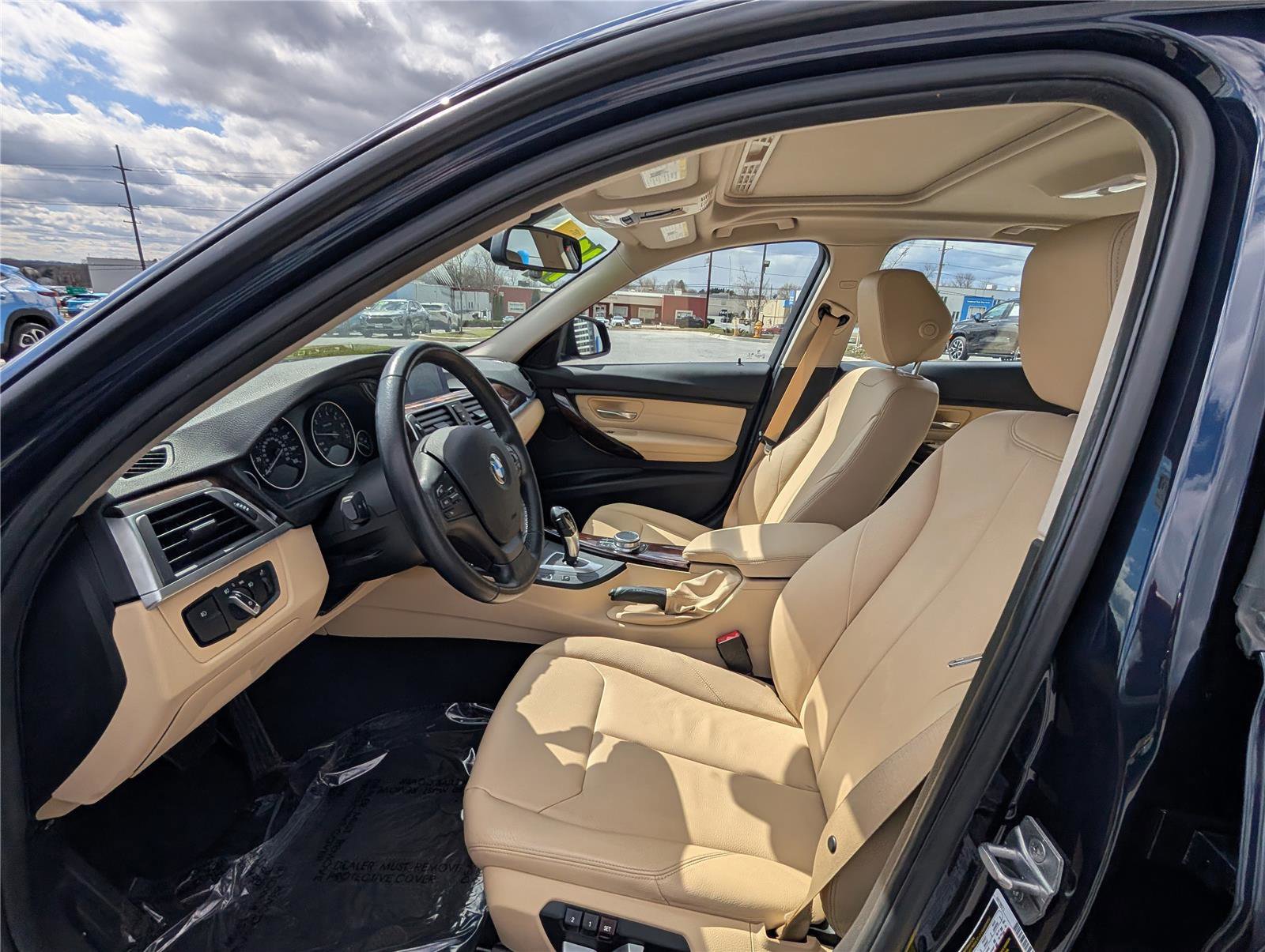 Used 2017 BMW 320i xDrive 320i xDrive image 14