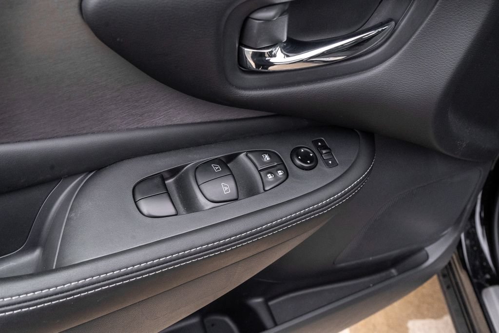 Used 2024 Nissan Murano SV w/ SV Midnight Edition Package AWD/4WD image 17