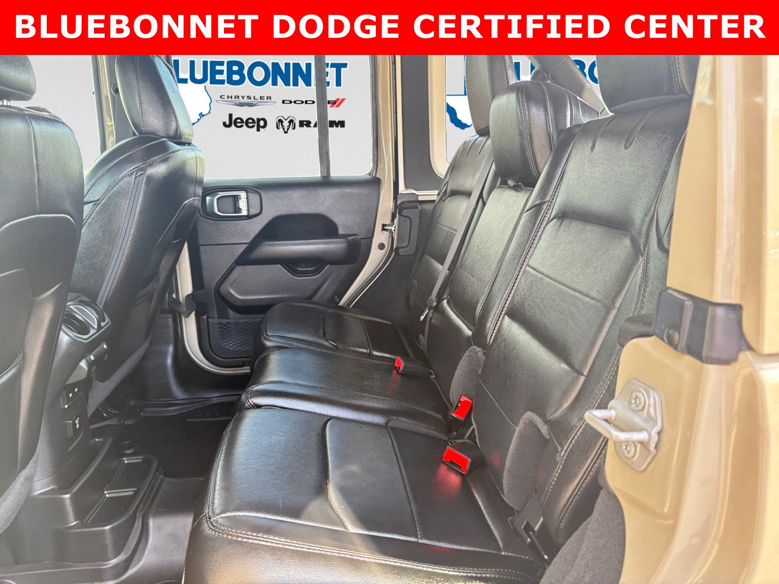 Used 2022 Jeep Wrangler Unlimited Sahara AWD/4WD image 21