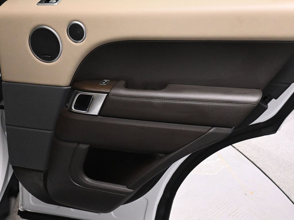 Used 2018 Land Rover Range Rover Sport SE image 18