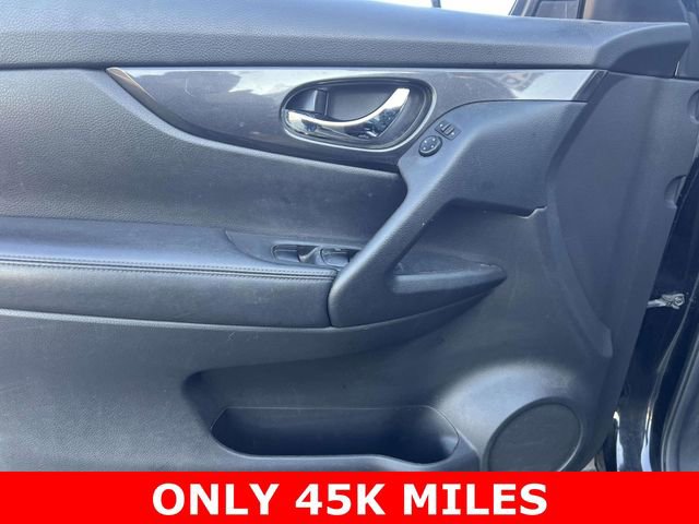 Used 2018 Nissan Rogue SV image 11