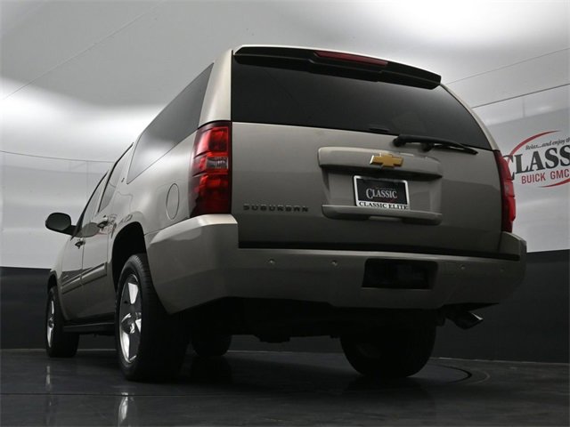 Used 2014 Chevrolet Suburban LT image 27