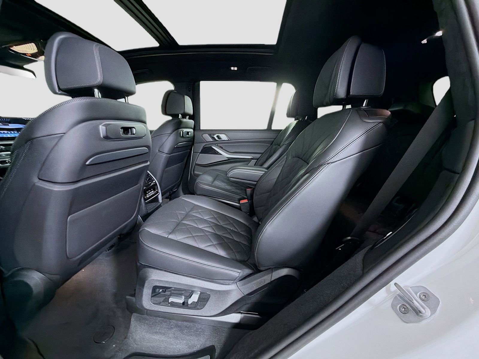 New 2026 BMW X7 xDrive40i w/ Executive Package AWD/4WD image 25